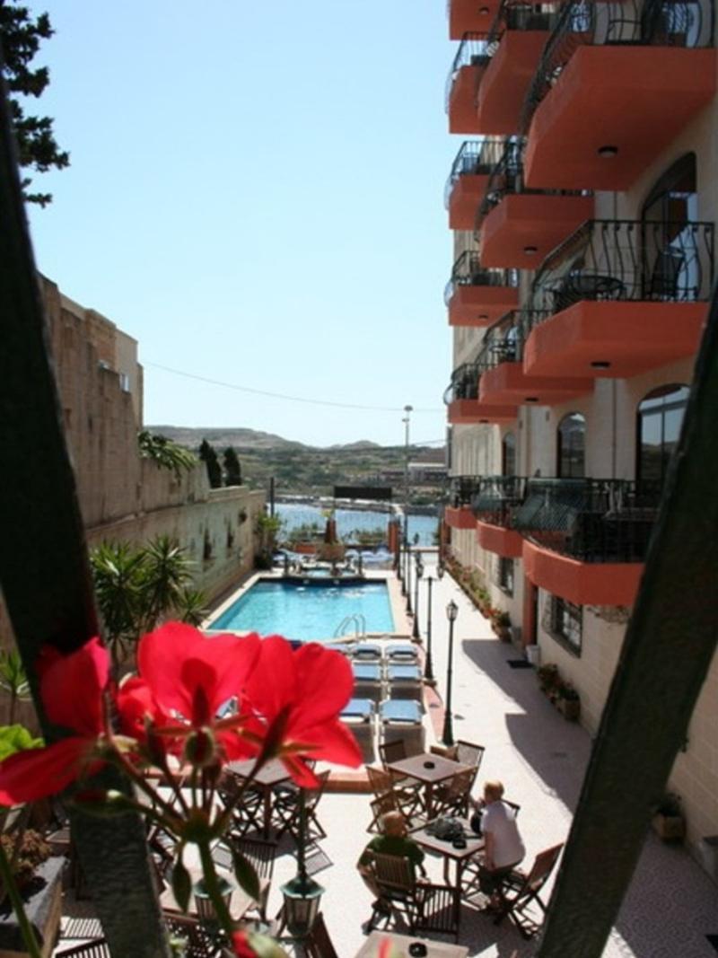 Aparthotel White Dolphin Complex Qawra Exteriér fotografie